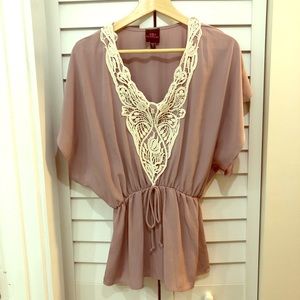 2b Bebe Embroidered top